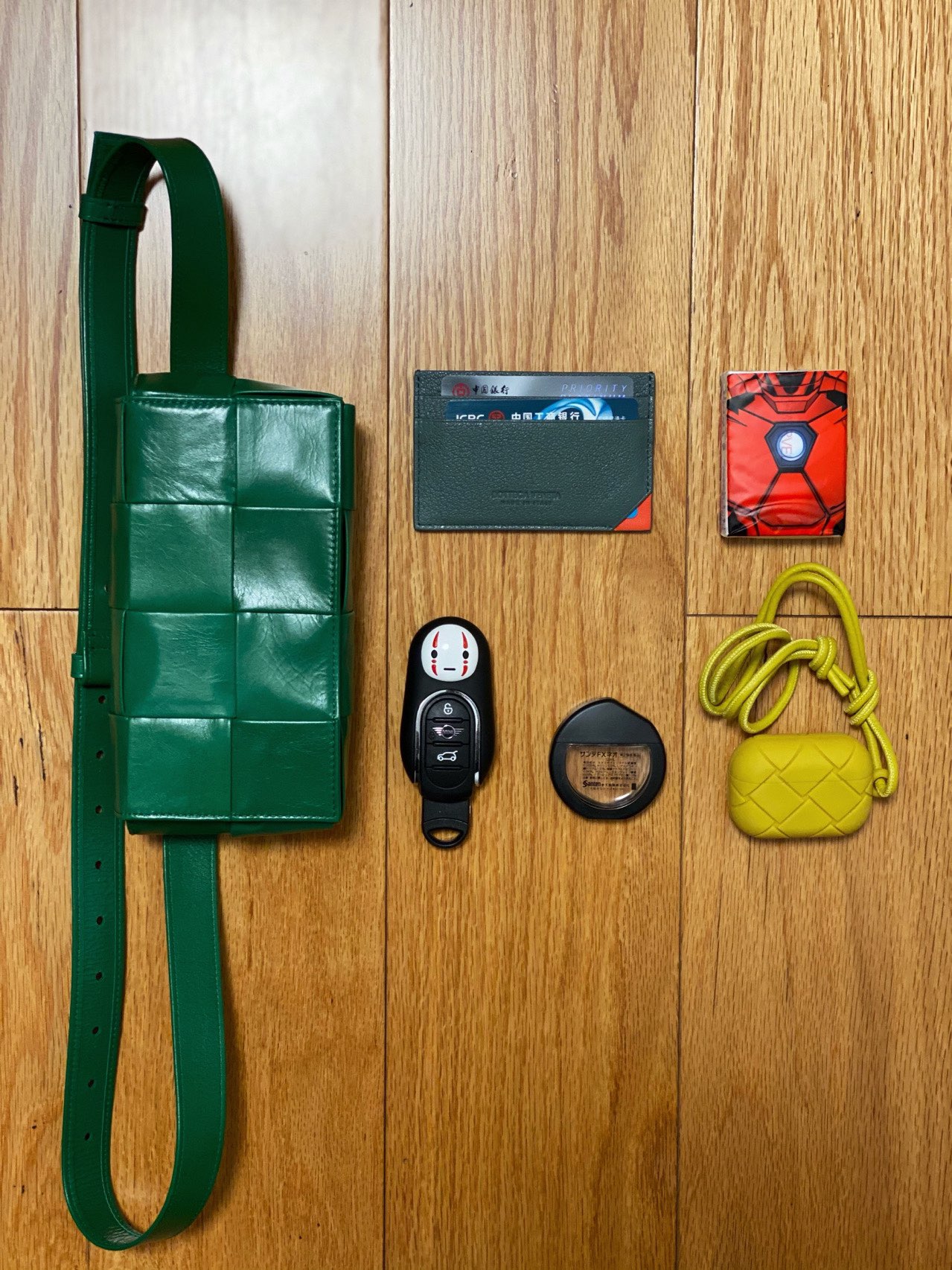 Bottega Veneta葆蝶家 Cassttte四格 651053油蜡皮赛车绿