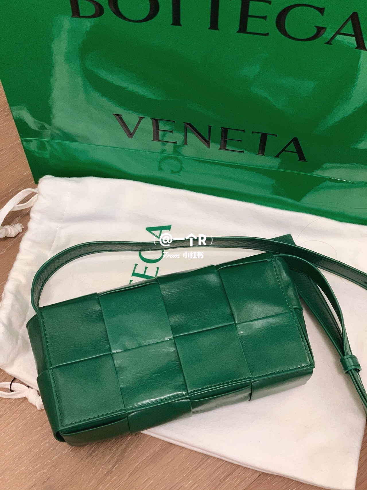 Bottega Veneta葆蝶家 Cassttte四格 651053油蜡皮赛车绿