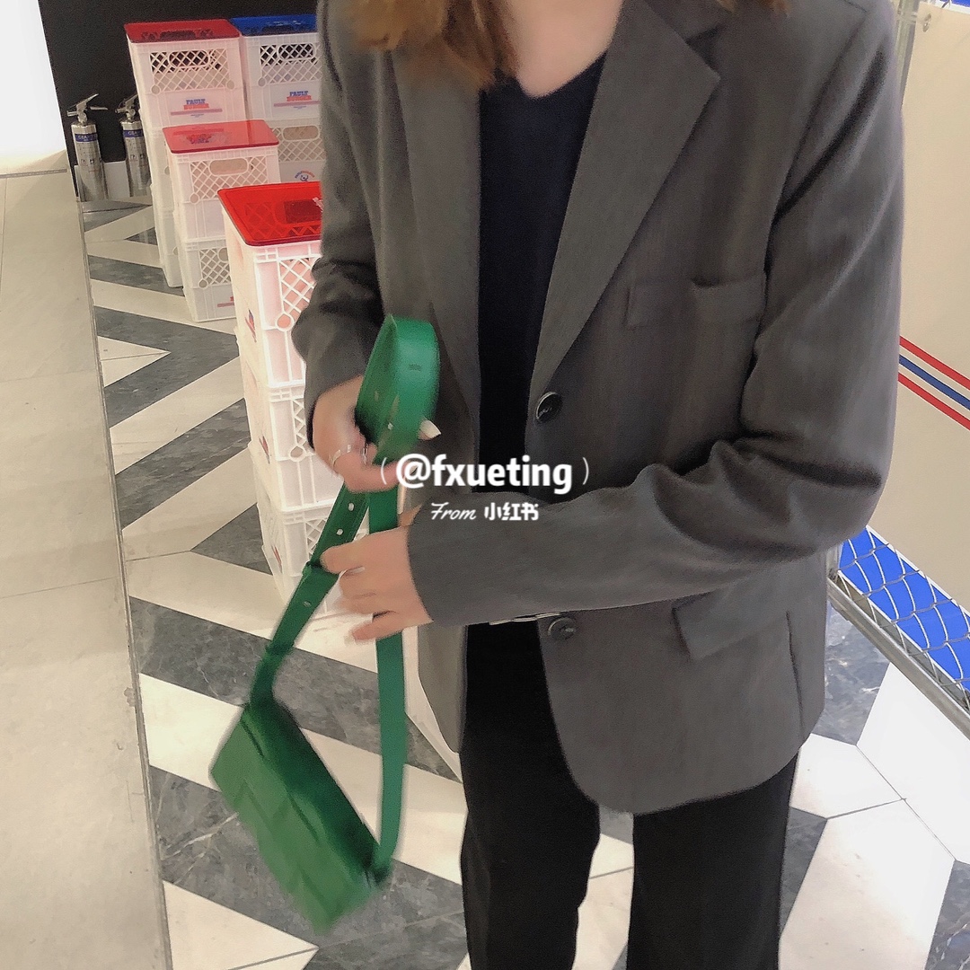 Bottega Veneta葆蝶家 Cassttte四格 651053油蜡皮赛车绿