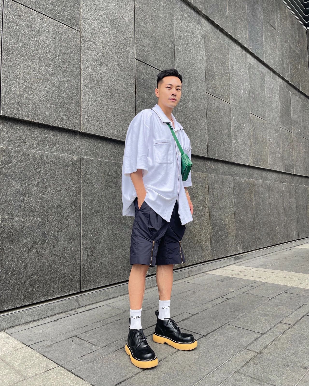 Bottega Veneta葆蝶家 Cassttte四格 651053油蜡皮赛车绿