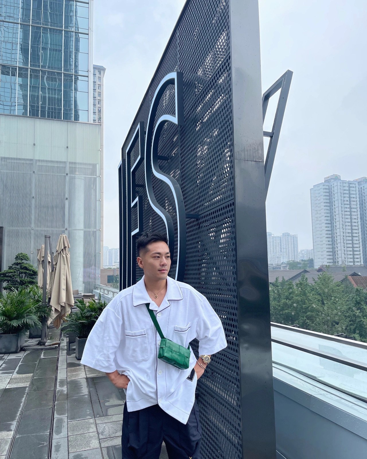 Bottega Veneta葆蝶家 Cassttte四格 651053油蜡皮赛车绿