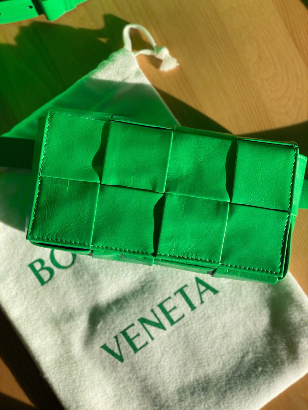 Bottega Veneta葆蝶家 Cassttte四格 651053油蜡皮鹦鹉绿