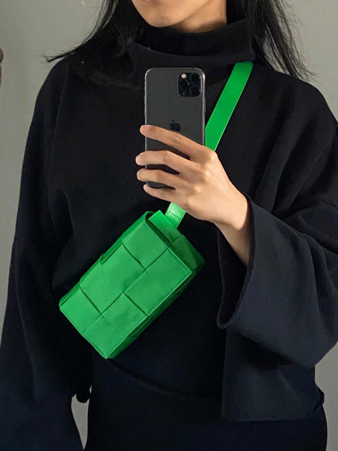 Bottega Veneta葆蝶家 Cassttte四格 651053油蜡皮鹦鹉绿