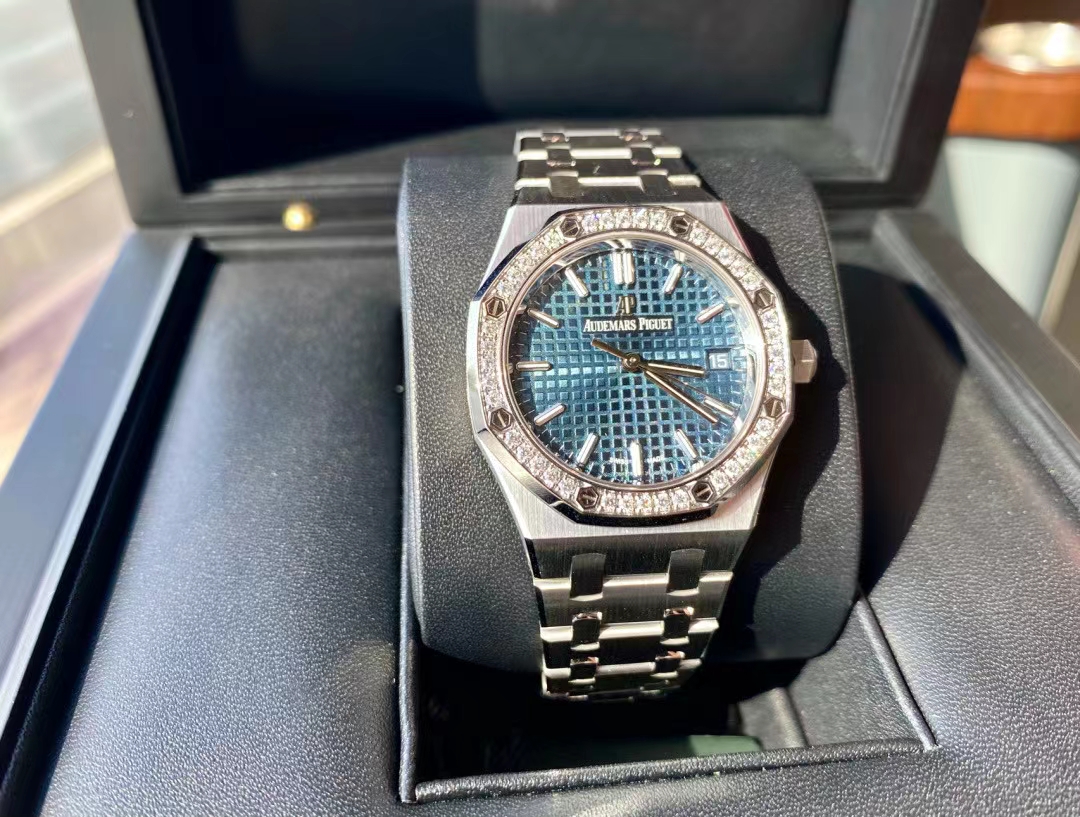 Audemars Piguet 爱彼皇家橡树女款34㎜，客订真钻