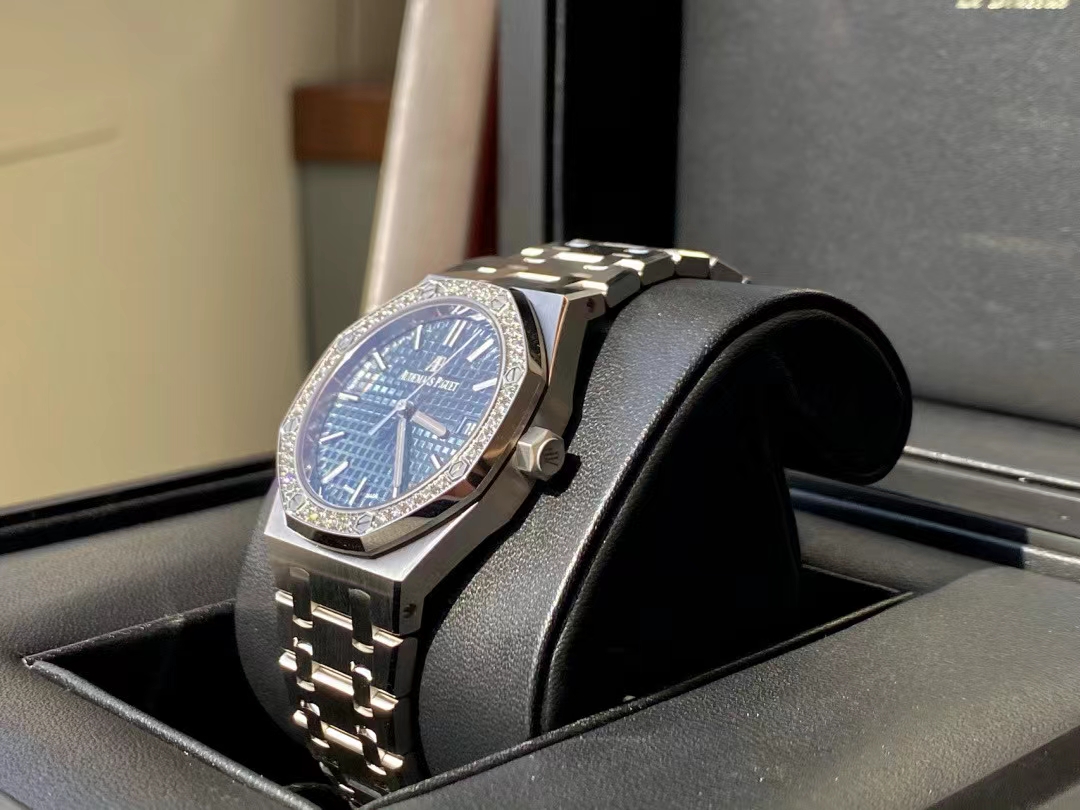 Audemars Piguet 爱彼皇家橡树女款34㎜，客订真钻