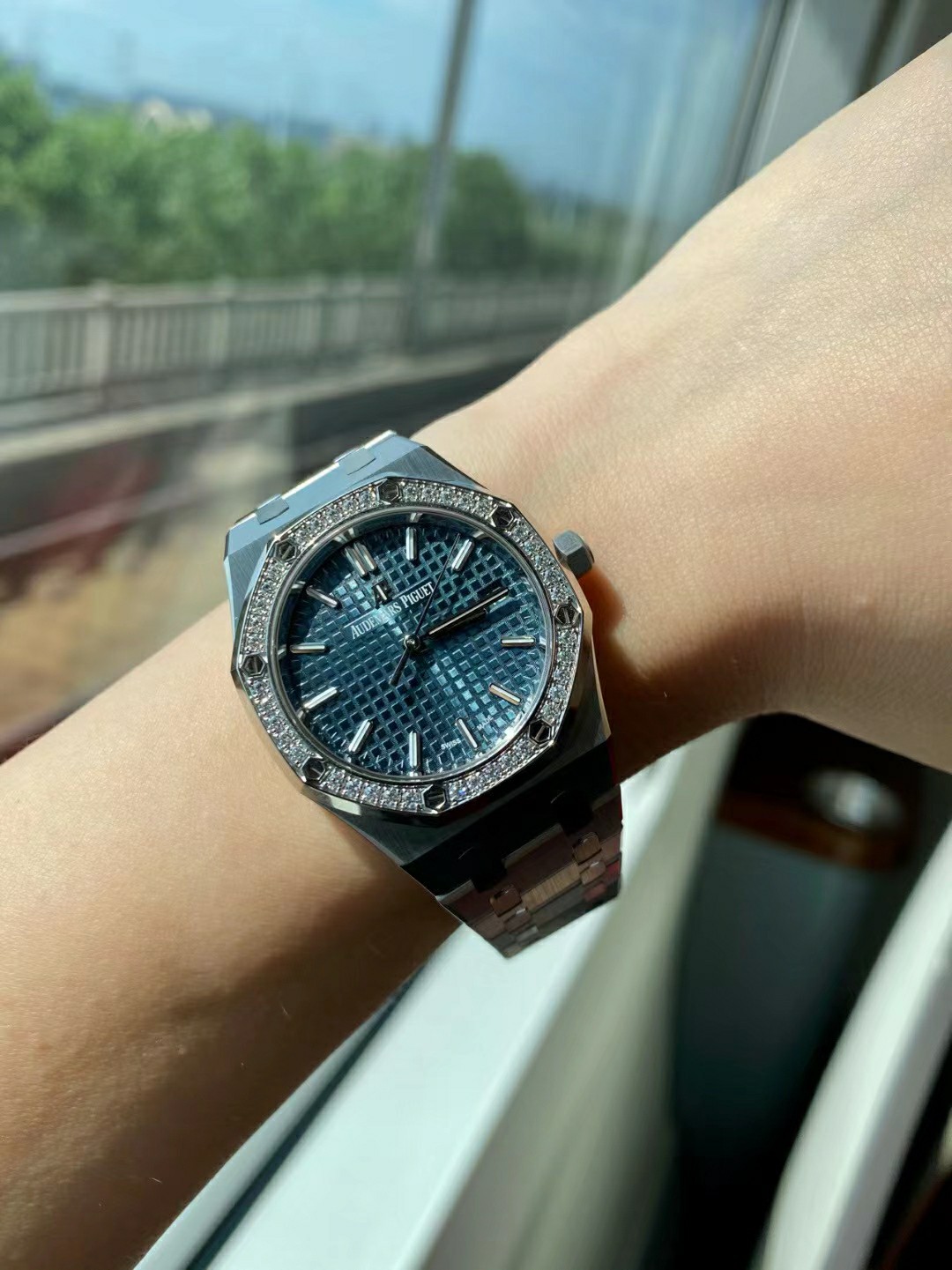 Audemars Piguet 爱彼皇家橡树女款34㎜，客订真钻