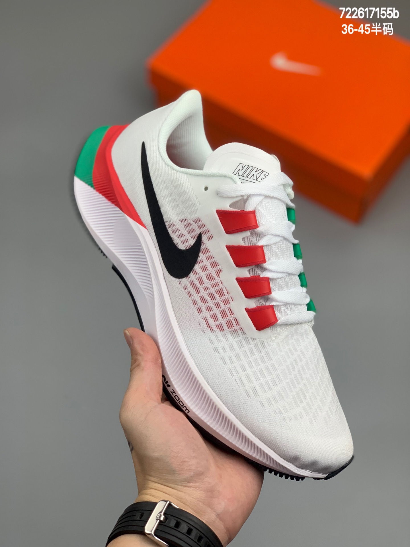 
Nike Zoom Pegasus Turpo37 登月跑鞋37代透气缓震疾速跑鞋 采用透气网眼鞋面搭配外翻式鞋口，为脚跟区域营造出色舒适度，而在鞋底部分，搭载全掌型ZOOM AIR配置，锐意革新缓震系统，缔造平稳顺畅的自然步履体验  尺码:36-45半码  编码：722617155b