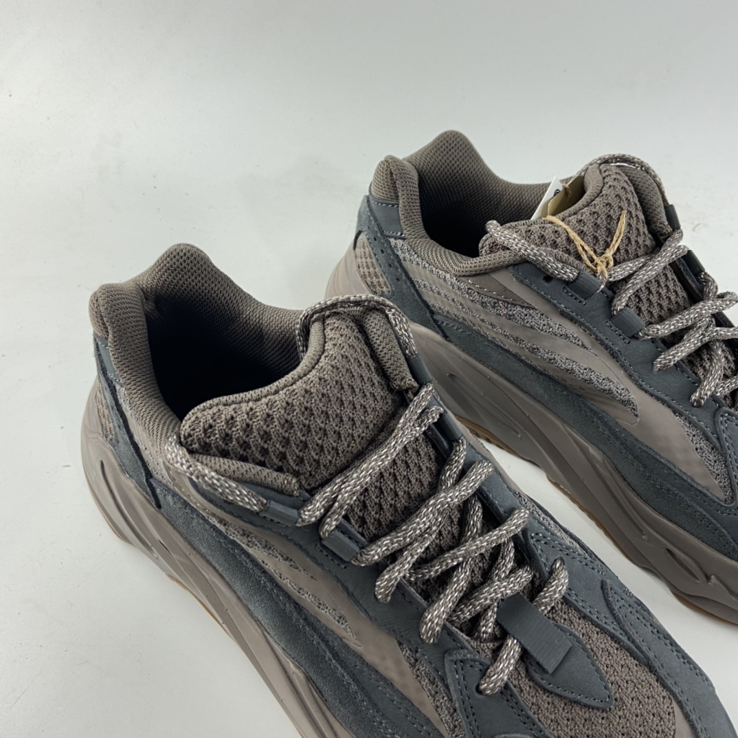 P320  AD Originals Yeezy Boost 700 ”Enflame Amber” 椰子复古爆米花中底姥爷慢跑鞋 黑灰  GZ0724