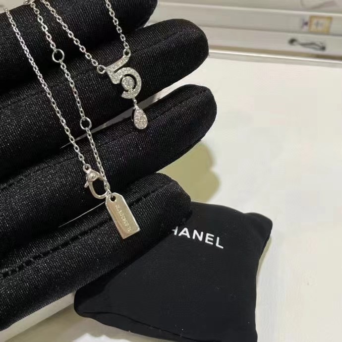 Chanel 𝐶ℎ𝑎𝑛𝑒𝑙