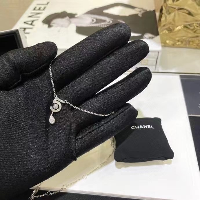Chanel 𝐶ℎ𝑎𝑛𝑒𝑙