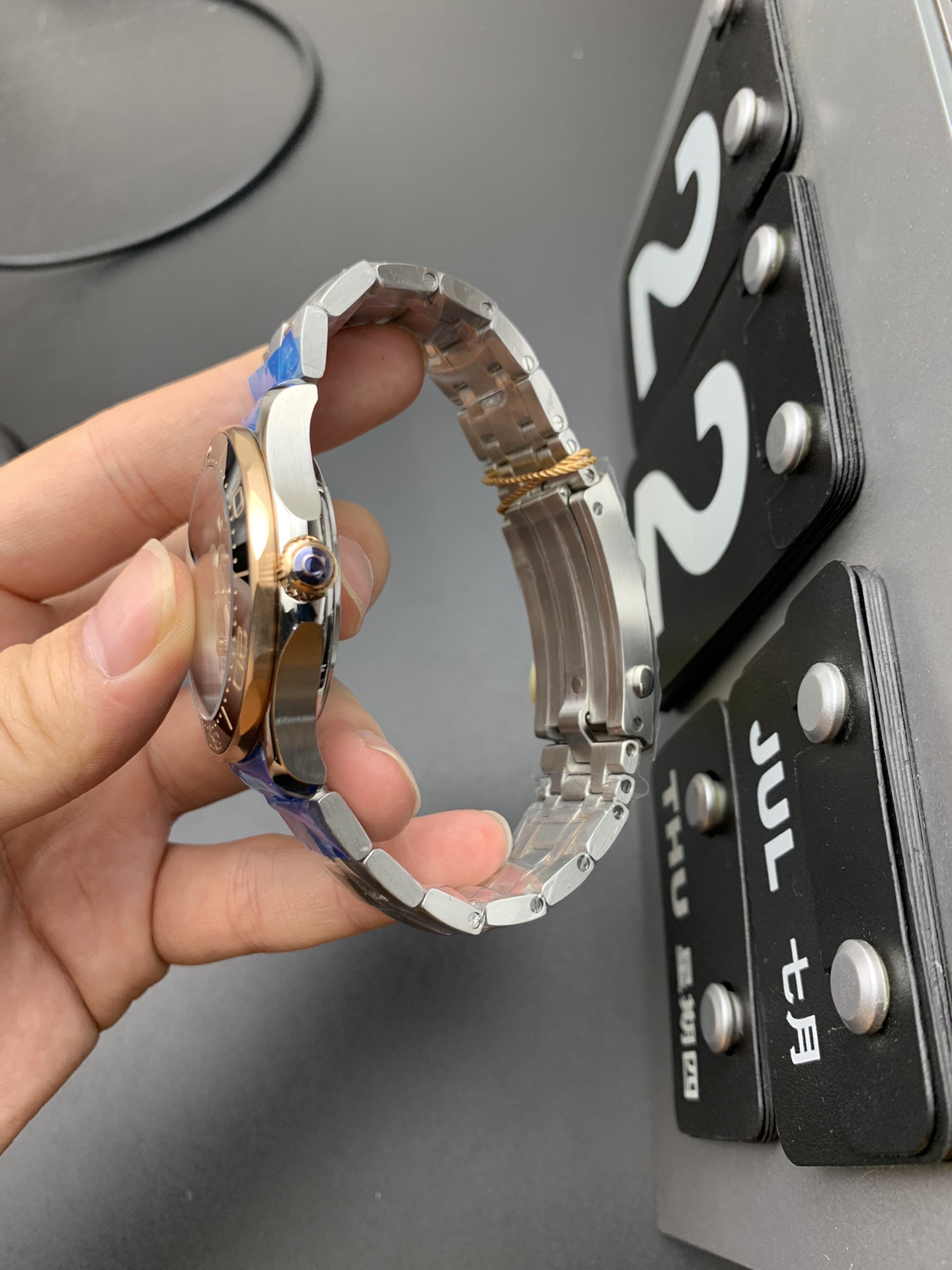 Omega 间金海马300
