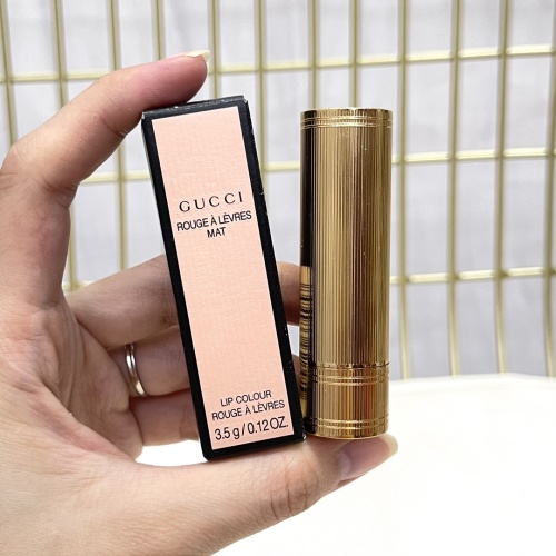 Gucci Rouge à Lèvres Mat Gouden Lipstick - Luxe en Kleur in Één 1 Gucci Rouge à Lèvres Mat Gouden Lipstick - Luxe en Kleur in Één