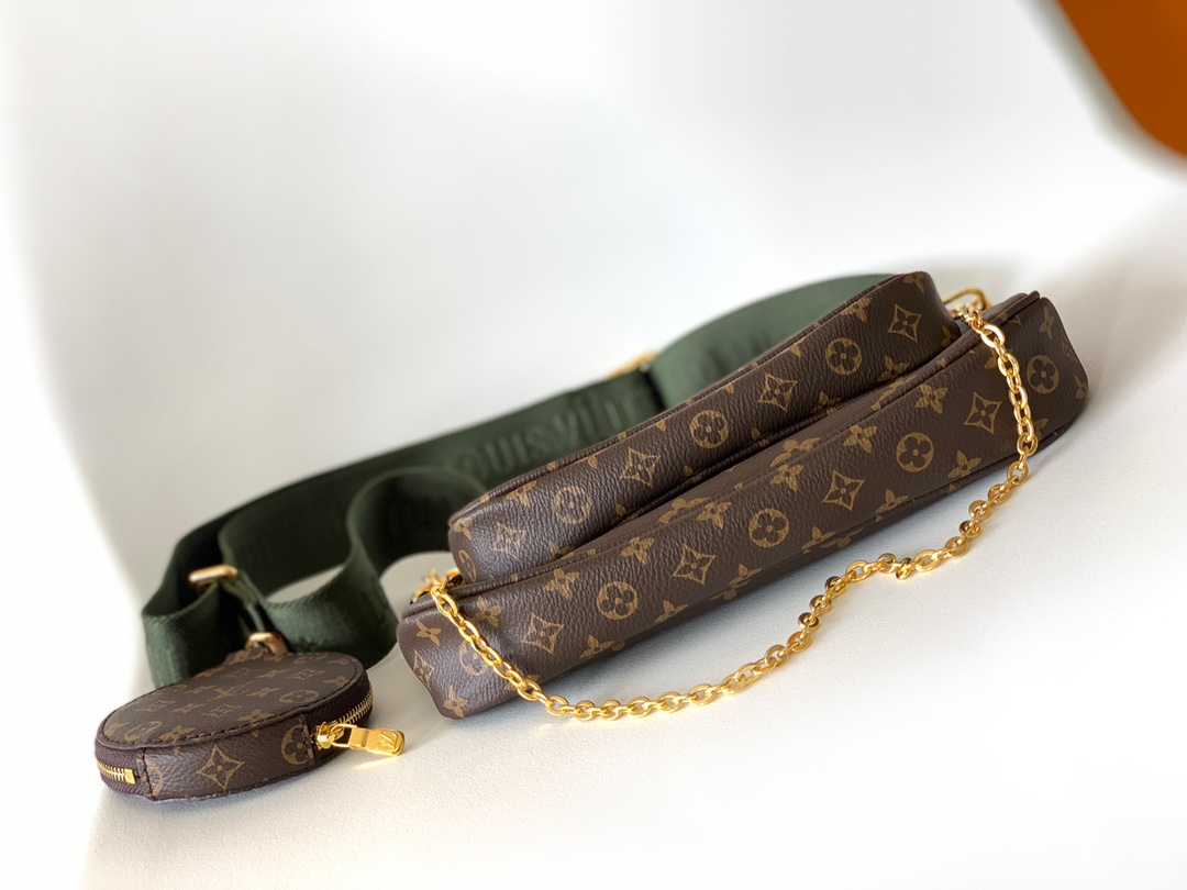 【p280💰顶级原单】【M44813绿色/M44840粉色/M44823。Multi Pochette Accessories 手袋以 Monogram 帆布构筑三件合一的活力设计，另配备多个口袋和隔层。可调节金色链条与路易威登铭纹提花肩带提供斜挎等多种背携Monogram 涂层帆布天然牛皮饰边织物内衬金色金属件可调节肩带，可肩背或斜挎可拆卸链条肩带配有 D 形环24.0 x 16.0 x 6.0 cm (长 x 高 x 宽)