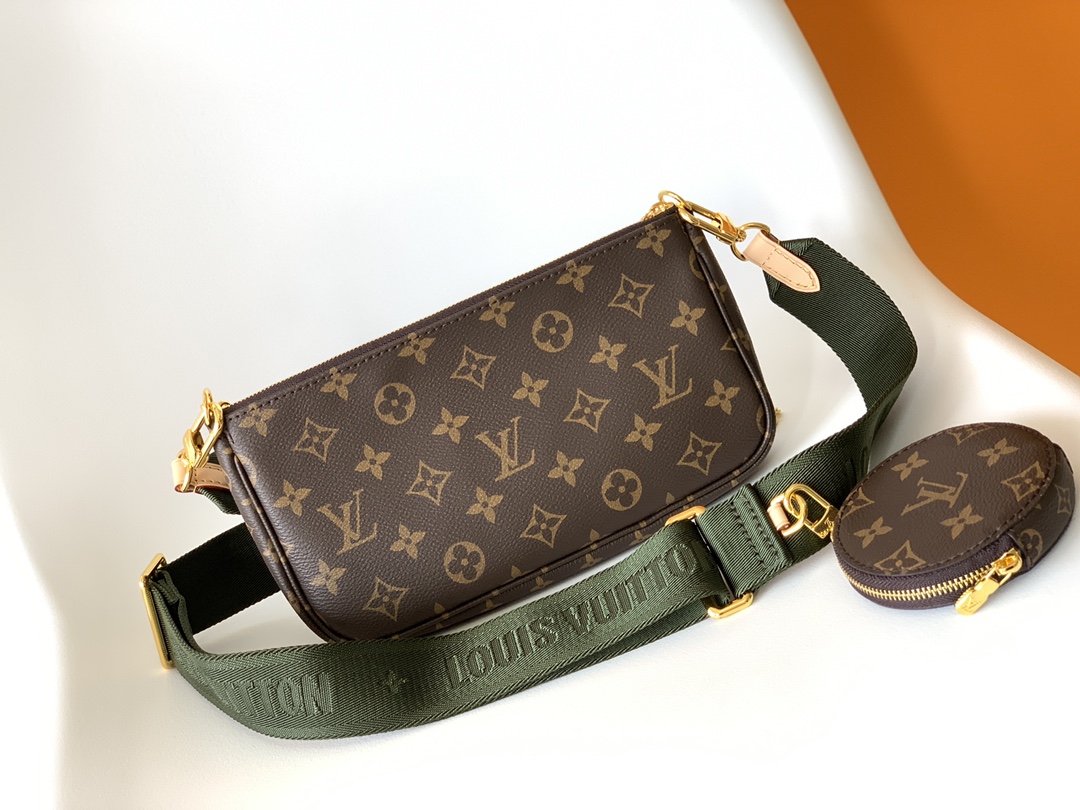 【p280💰顶级原单】【M44813绿色/M44840粉色/M44823。Multi Pochette Accessories 手袋以 Monogram 帆布构筑三件合一的活力设计，另配备多个口袋和隔层。可调节金色链条与路易威登铭纹提花肩带提供斜挎等多种背携Monogram 涂层帆布天然牛皮饰边织物内衬金色金属件可调节肩带，可肩背或斜挎可拆卸链条肩带配有 D 形环24.0 x 16.0 x 6.0 cm (长 x 高 x 宽)