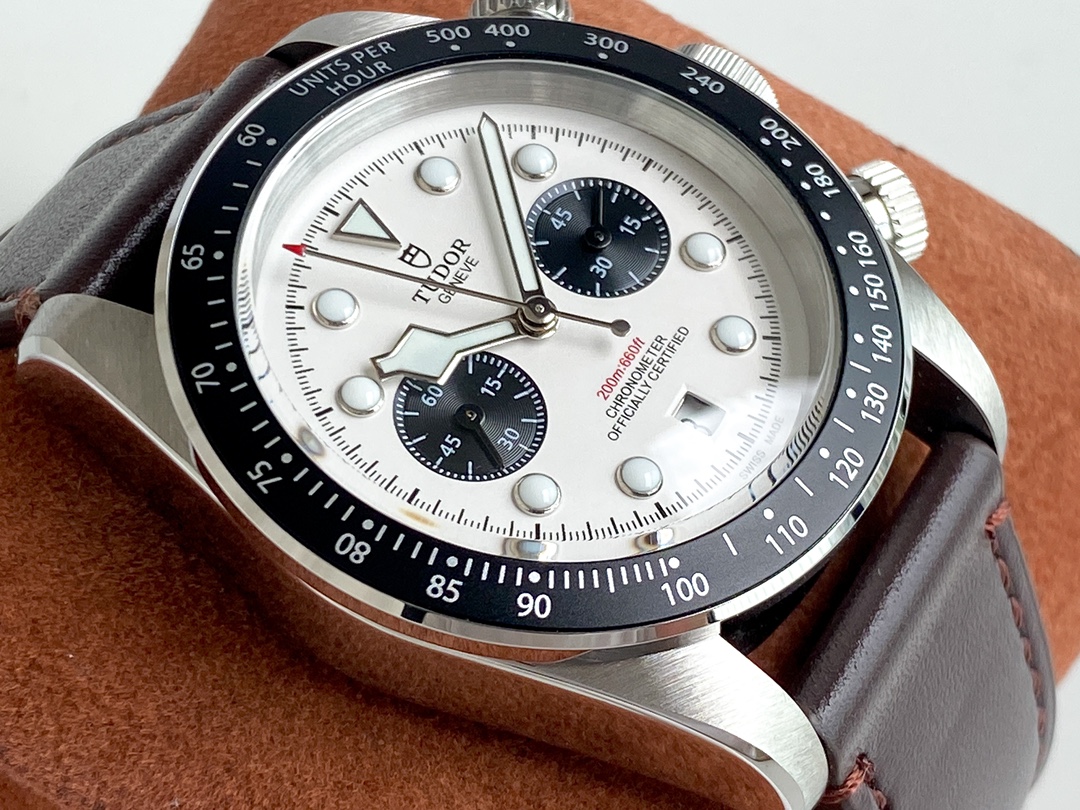 Tudor 帝舵 -‼ 碧湾型系列 搭载全自动机械芯 尺寸：42mm 镀膜玻璃 精钢表带•原装扣 帝陀 全新演绎