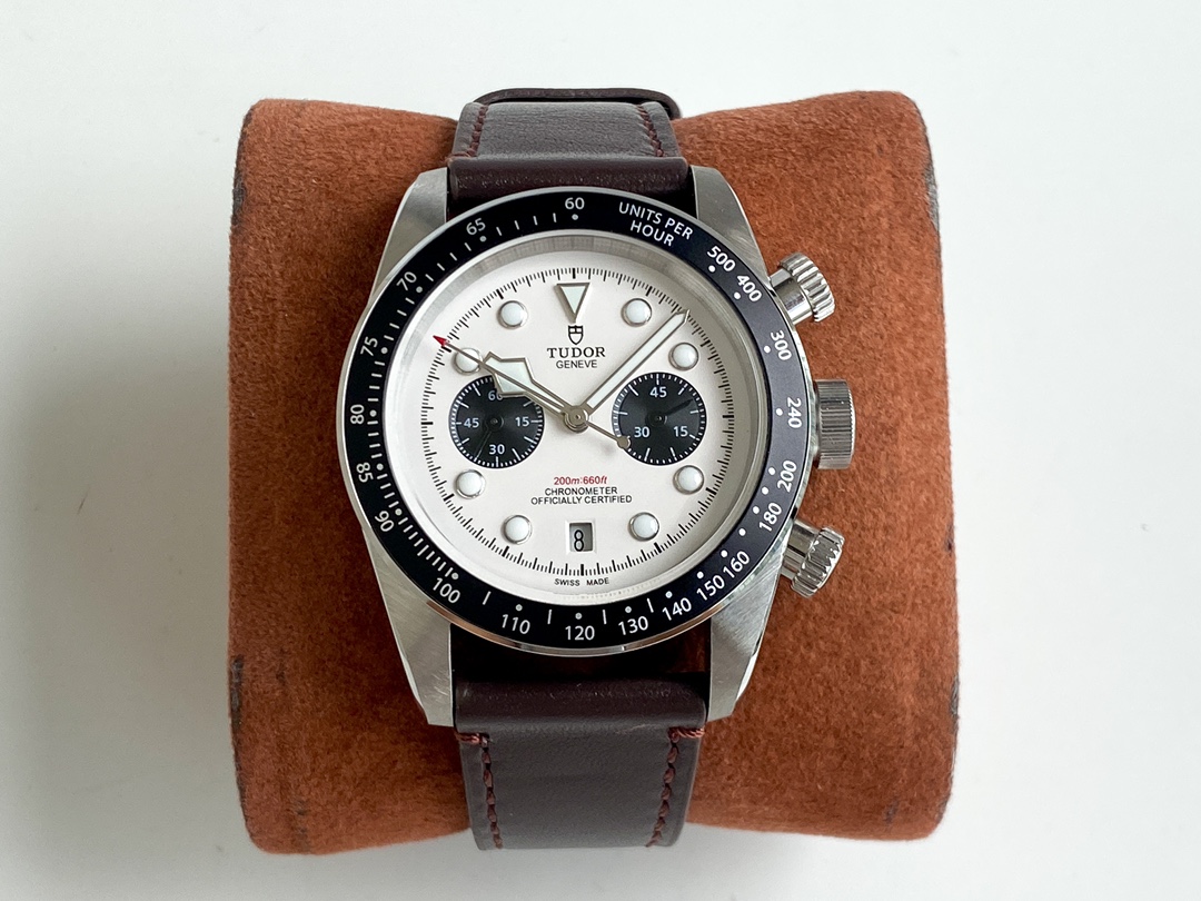 Tudor 帝舵 -‼ 碧湾型系列 搭载全自动机械芯 尺寸：42mm 镀膜玻璃 精钢表带•原装扣 帝陀 全新演绎