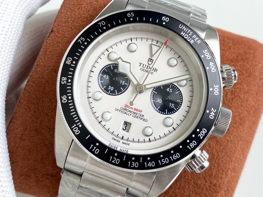 Tudor 帝舵 -‼ 碧湾型系列 搭载全自动机械芯 尺寸：42mm 镀膜玻璃 精钢表带•原装扣 帝陀 全新演绎