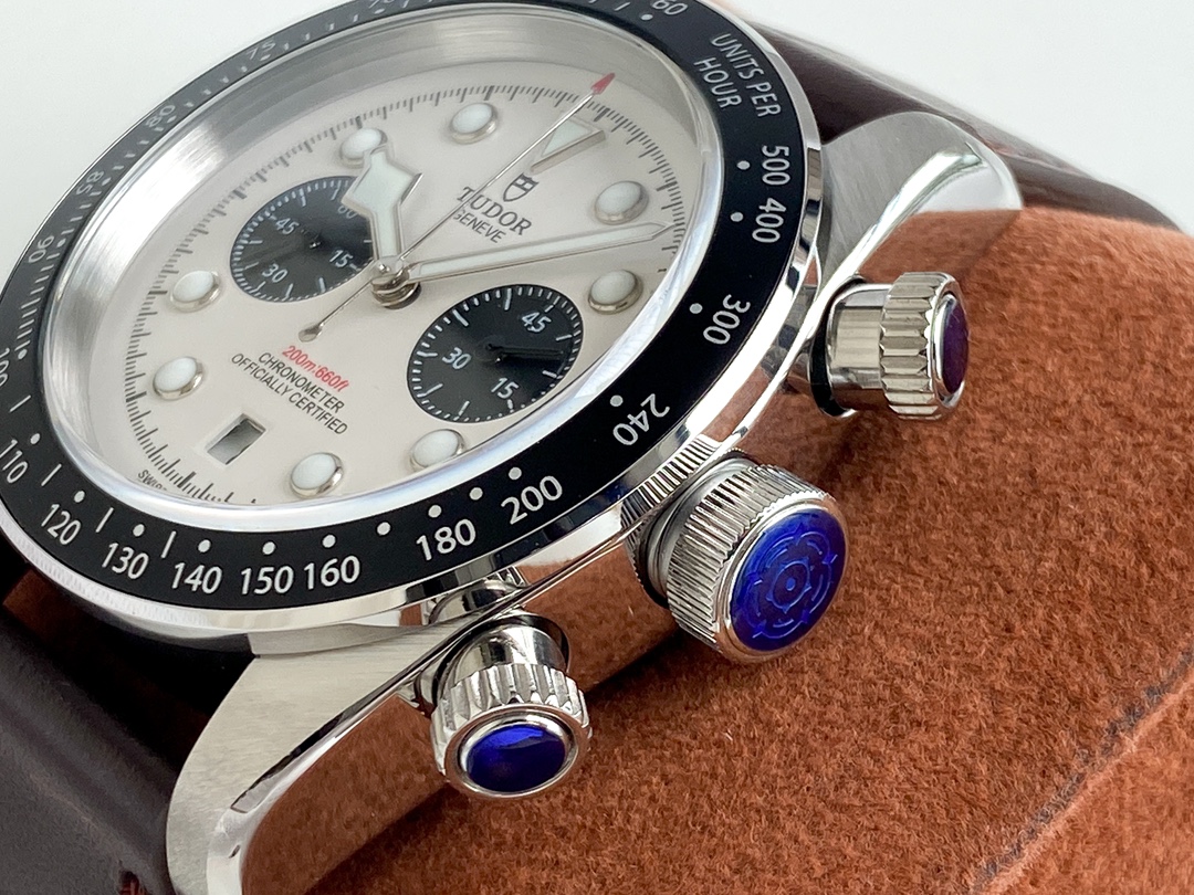 Tudor 帝舵 -‼ 碧湾型系列 搭载全自动机械芯 尺寸：42mm 镀膜玻璃 精钢表带•原装扣 帝陀 全新演绎
