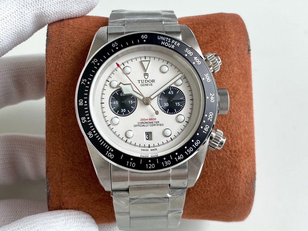Tudor 帝舵 -‼ 碧湾型系列 搭载全自动机械芯 尺寸：42mm 镀膜玻璃 精钢表带•原装扣 帝陀 全新演绎