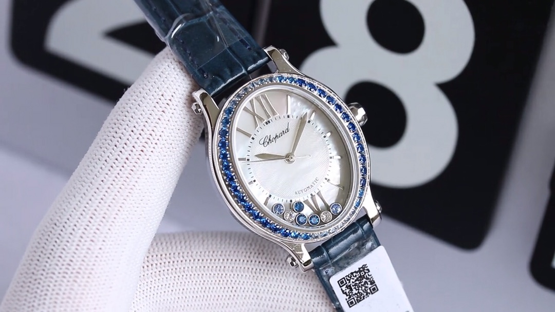 Chopard 萧邦快乐钻系列 最具代表性的腕表最有特色的夹层玻璃的七颗钻石 产生自旋 犹如舞蹈 Sport精钢腕表 而温婉标志性的 钻石欢快舞动、流光溢彩造型流畅、极具动感的表壳和富有现代感的银色表盘