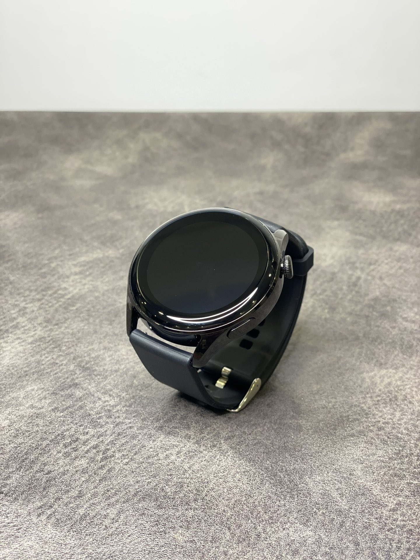 独家现货💯本地放💰230
华为HUAWEI Watch 3 智能手表
独家模具开发 外观按键全部同步原装
机身全陶瓷外壳材质 蓝宝触摸屏 1.5米深度防水
旋转表冠可切换主题 按压可操作功能界面
可支付宝离线支付 出门不用带手机也可买东西!
内置50多种主题 也可绑定手机app自定义壁纸
支持无线充电 放上即可充电 非常方便!
原装有的功能 基本都有 能满足日常需求
多运动模式 跑步 游泳 防丢提醒 久坐提醒 睡眠检测等
提供多国语言 可出口国外平台‼️
售后要求:屏幕保护膜不撕可以退换 保修三个月!