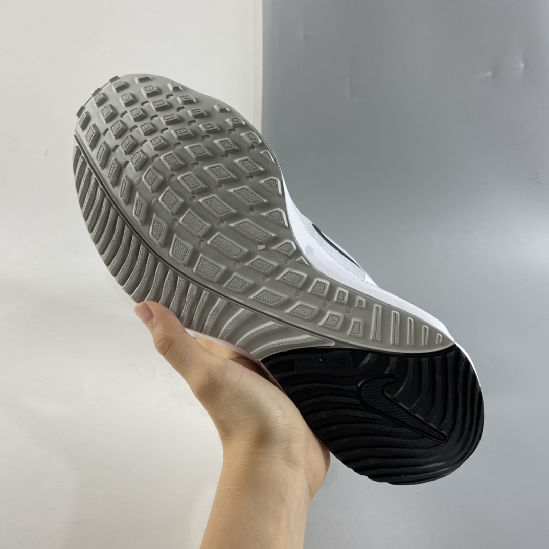 P190  Nike Air Zoom Vomero 15 登月15代缓震透气跑步鞋 CU1855-100