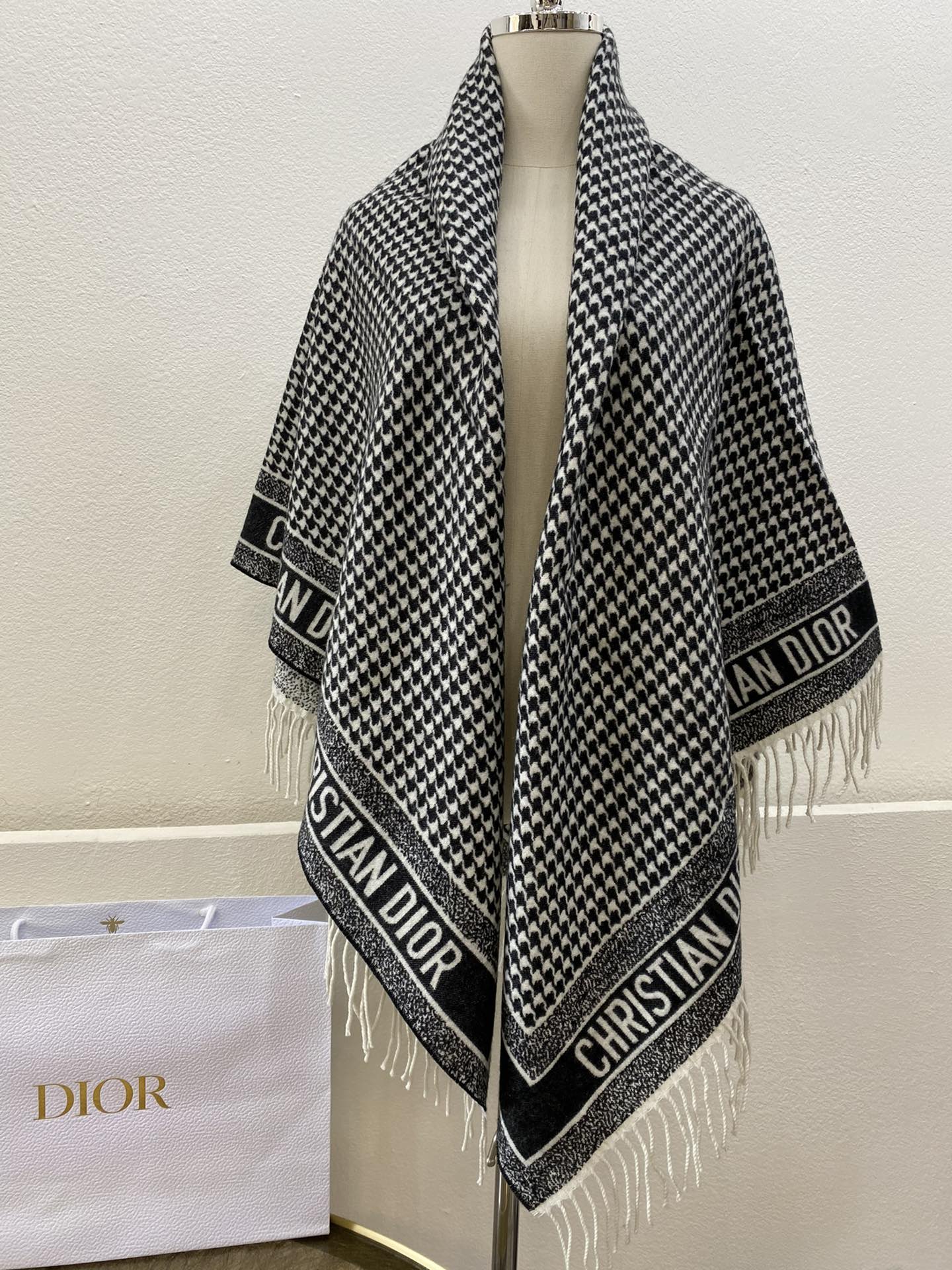 Dior迪奥MontaIgne黑色和白色千鸟格披肩94MON140I057_C980