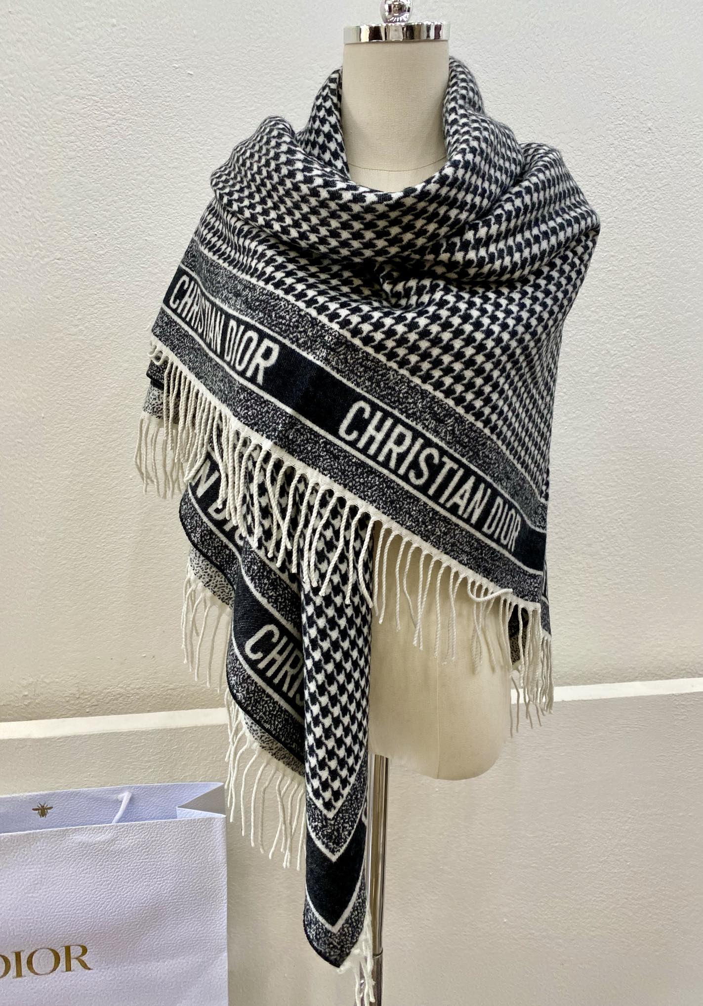 Dior迪奥MontaIgne黑色和白色千鸟格披肩94MON140I057_C980