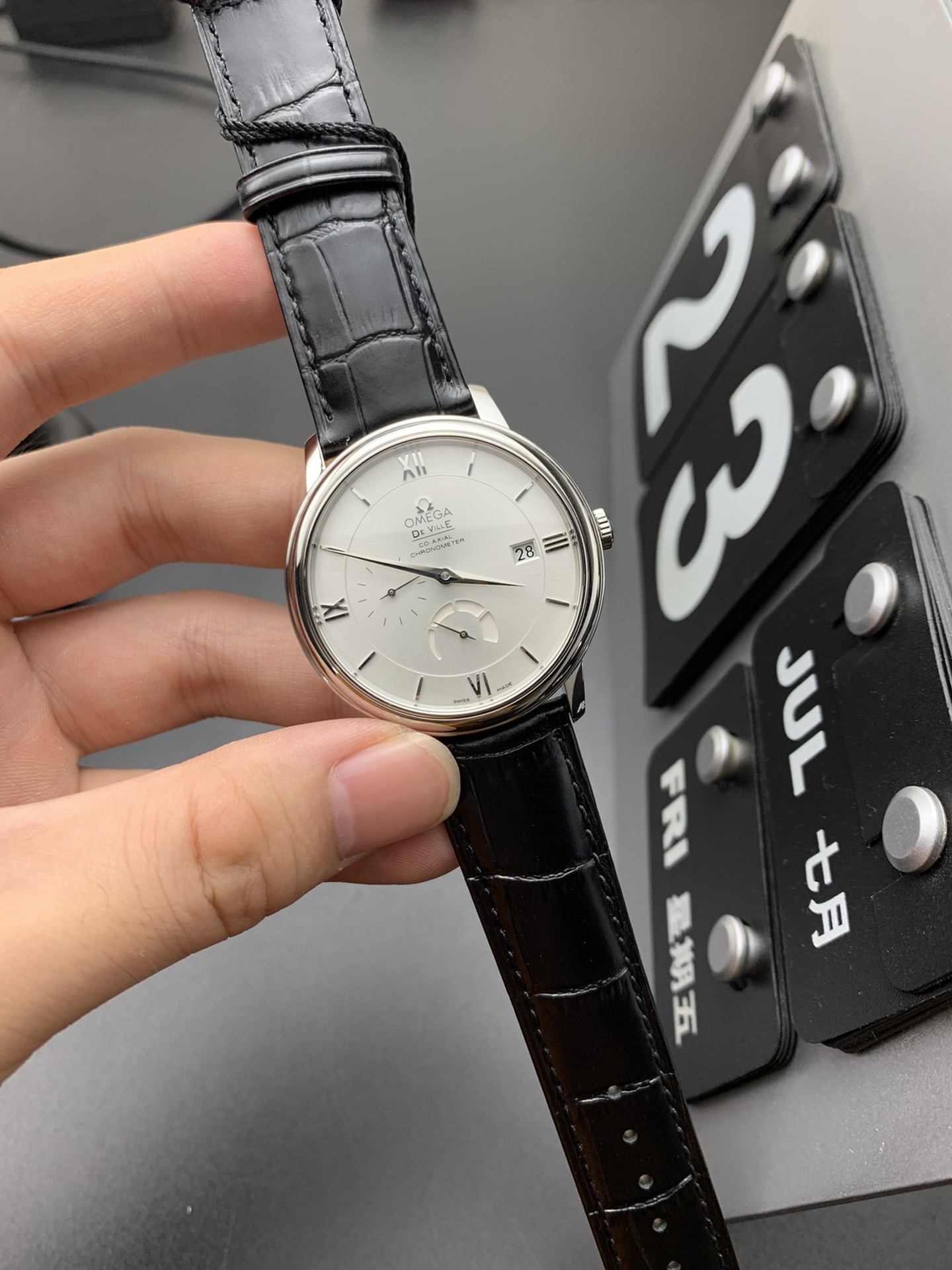 Omega 动显蝶飞