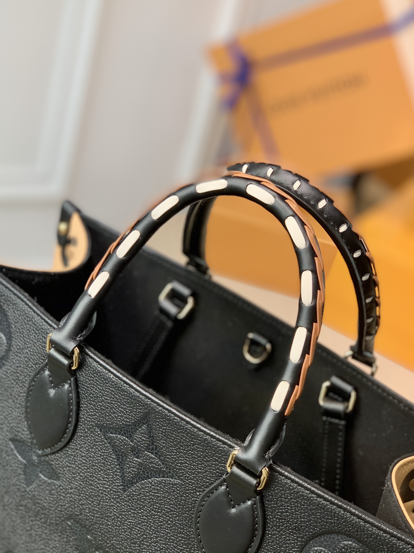 Louis Vuitton LV Onthego MM 豹纹印花托特包 M58522黑色