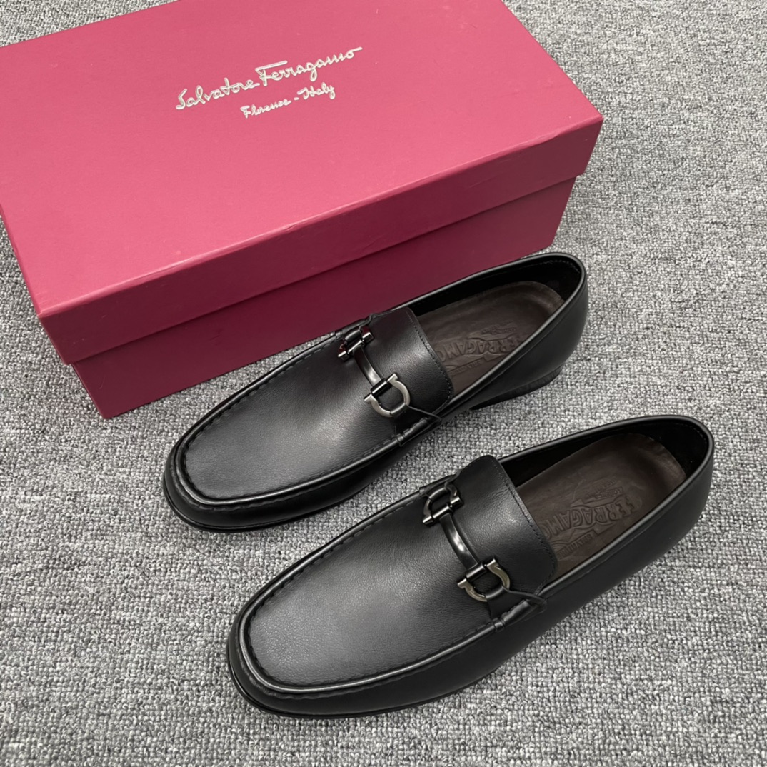 Salvatore Ferragamo Mocassins en cuir noir pour hommes - Élégance et confort