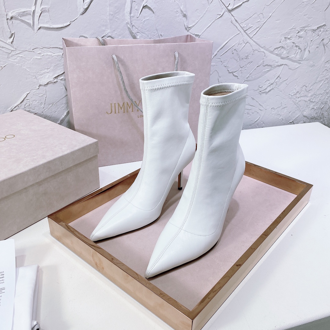 “Jimmy Choo21 High-Quality Boots: Italian Fashion with Pointy Design and Comfort” - 图片 4
