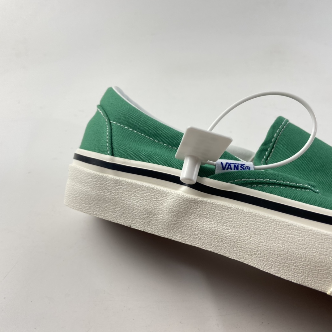 P140  VANS Slip on 范斯安娜海姆经典一脚蹬男女纯色低帮休闲板鞋帆布鞋  VN0A3JEX45Z