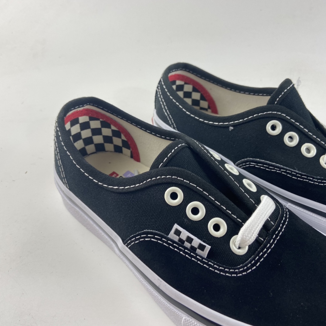 P140   VANS  Authentic PRO 男女低帮黑色/白色滑板鞋板鞋 VN0A5FC8OFW