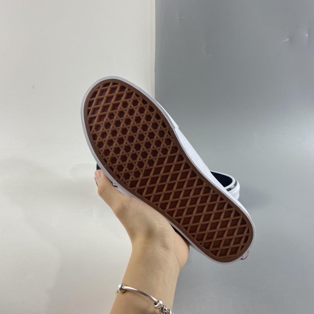 P140   VANS  Authentic PRO 男女低帮黑色/白色滑板鞋板鞋 VN0A5FC8OFW