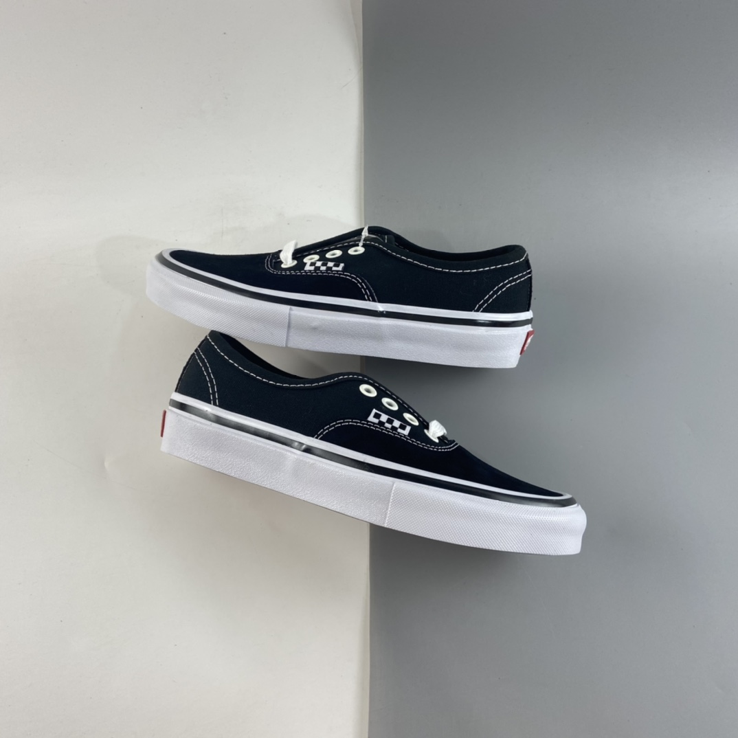 P140   VANS  Authentic PRO 男女低帮黑色/白色滑板鞋板鞋 VN0A5FC8OFW