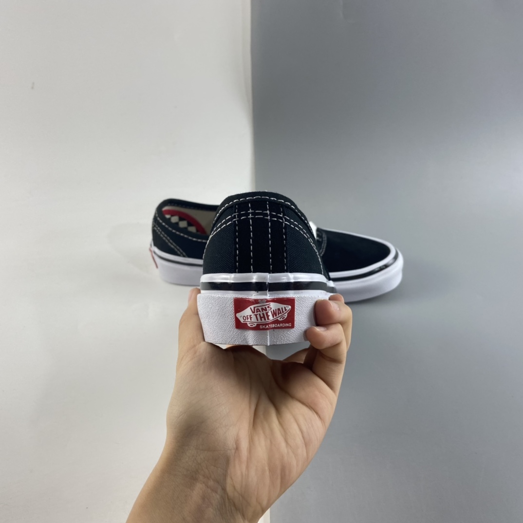 P140   VANS  Authentic PRO 男女低帮黑色/白色滑板鞋板鞋 VN0A5FC8OFW