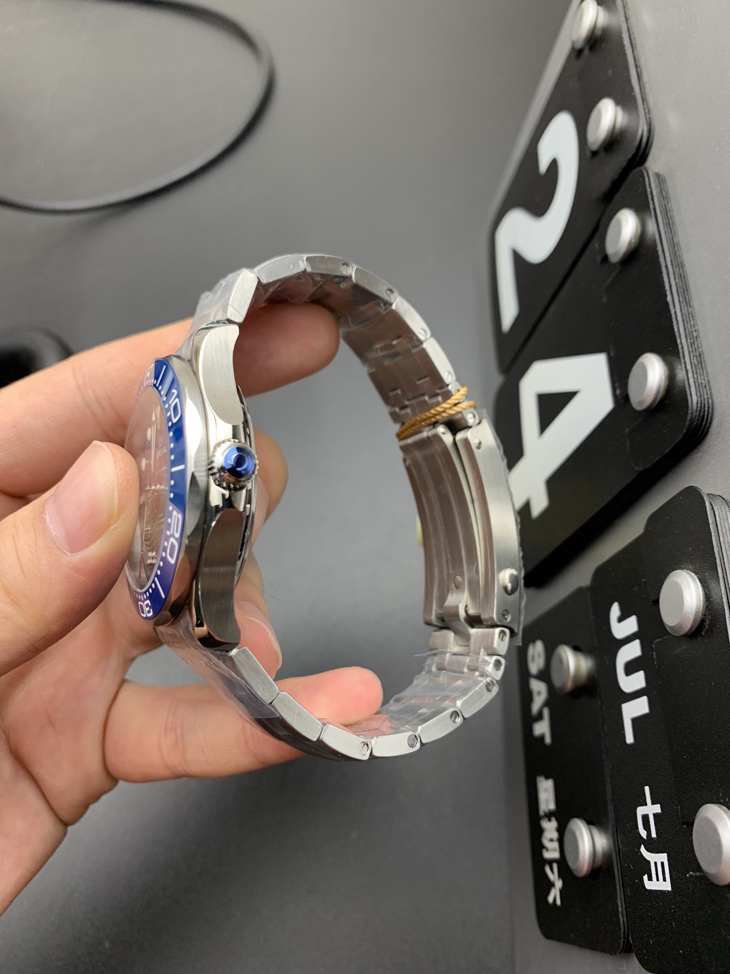 Omega 蓝海马300