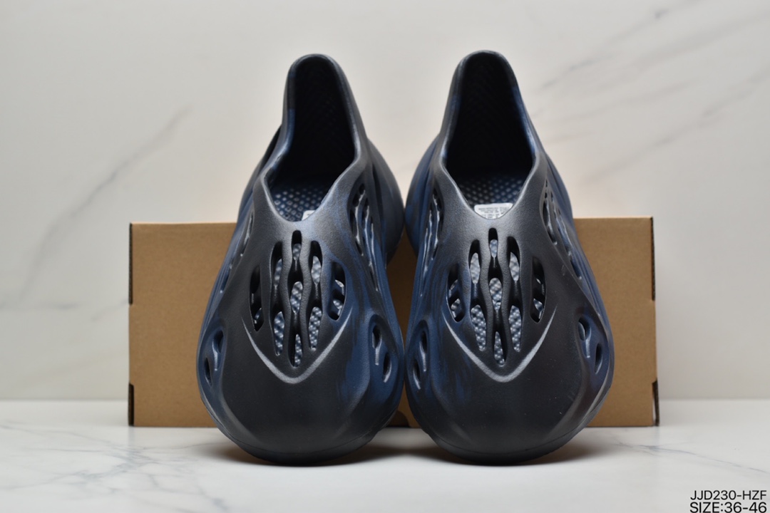 130 YEEZY Foam Runner ”MXT Moon GRey 椰子洞洞鞋