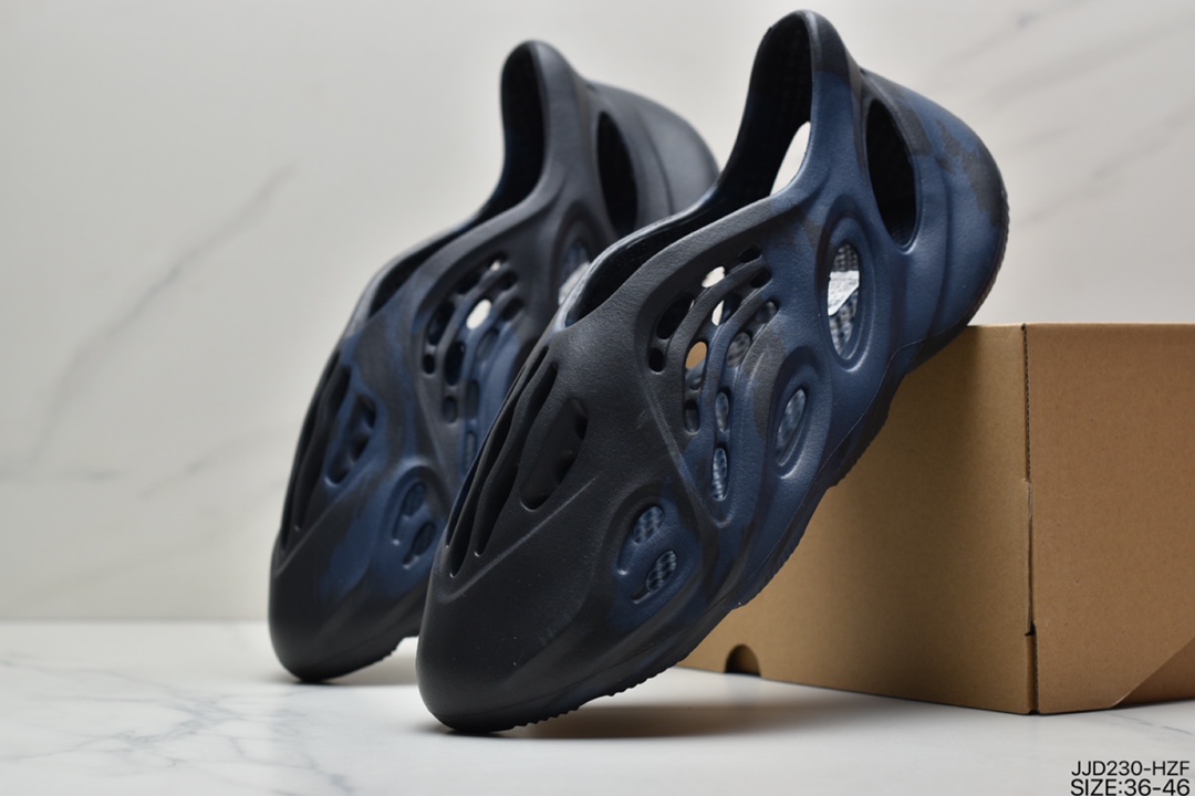 130 YEEZY Foam Runner ”MXT Moon GRey 椰子洞洞鞋