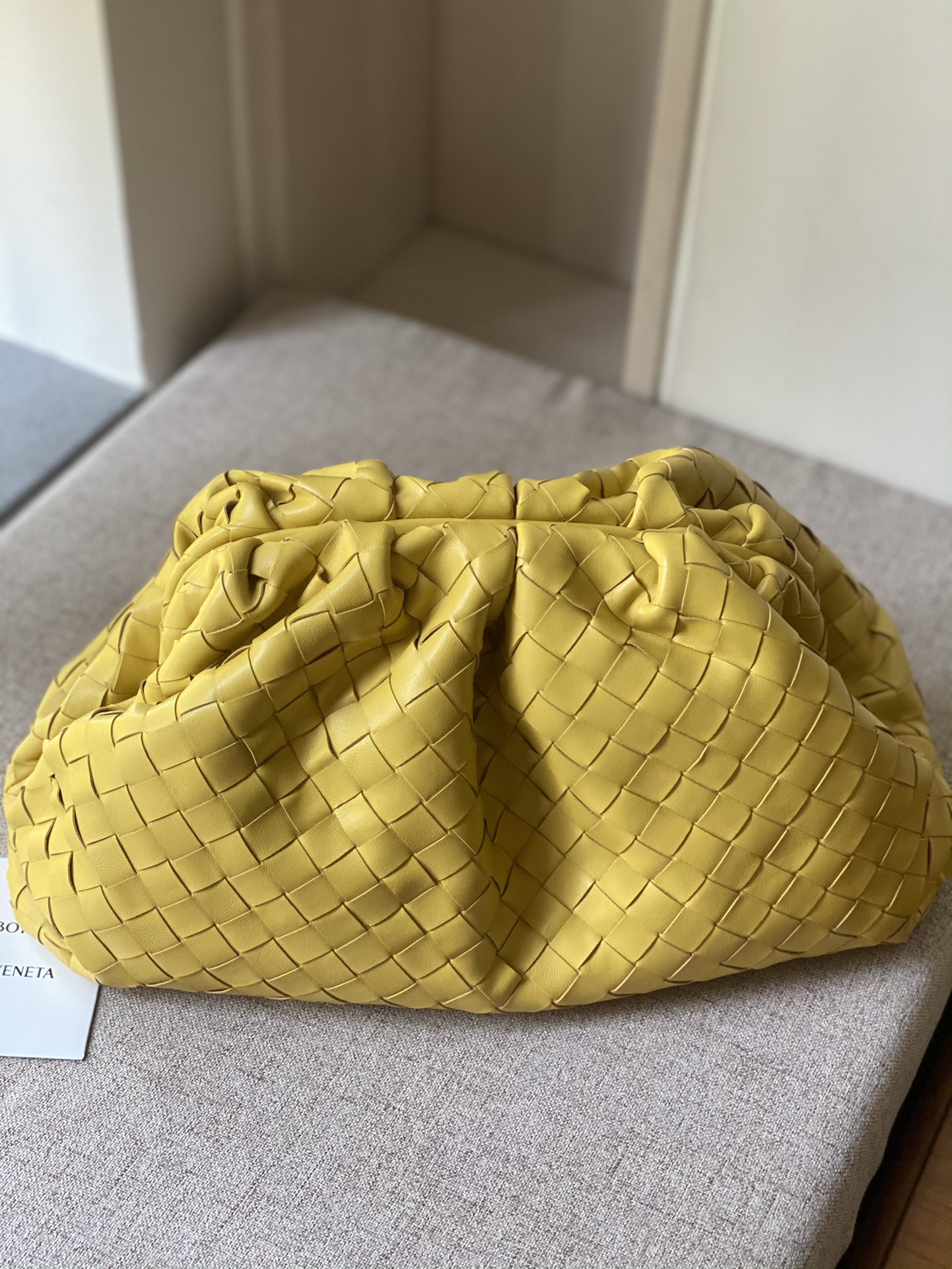 Bottega Veneta New color buttercup yellow~ B family 576227 Super Shang Nao Super Shang Nao The counterattack of BV clutch bag starts with this ea