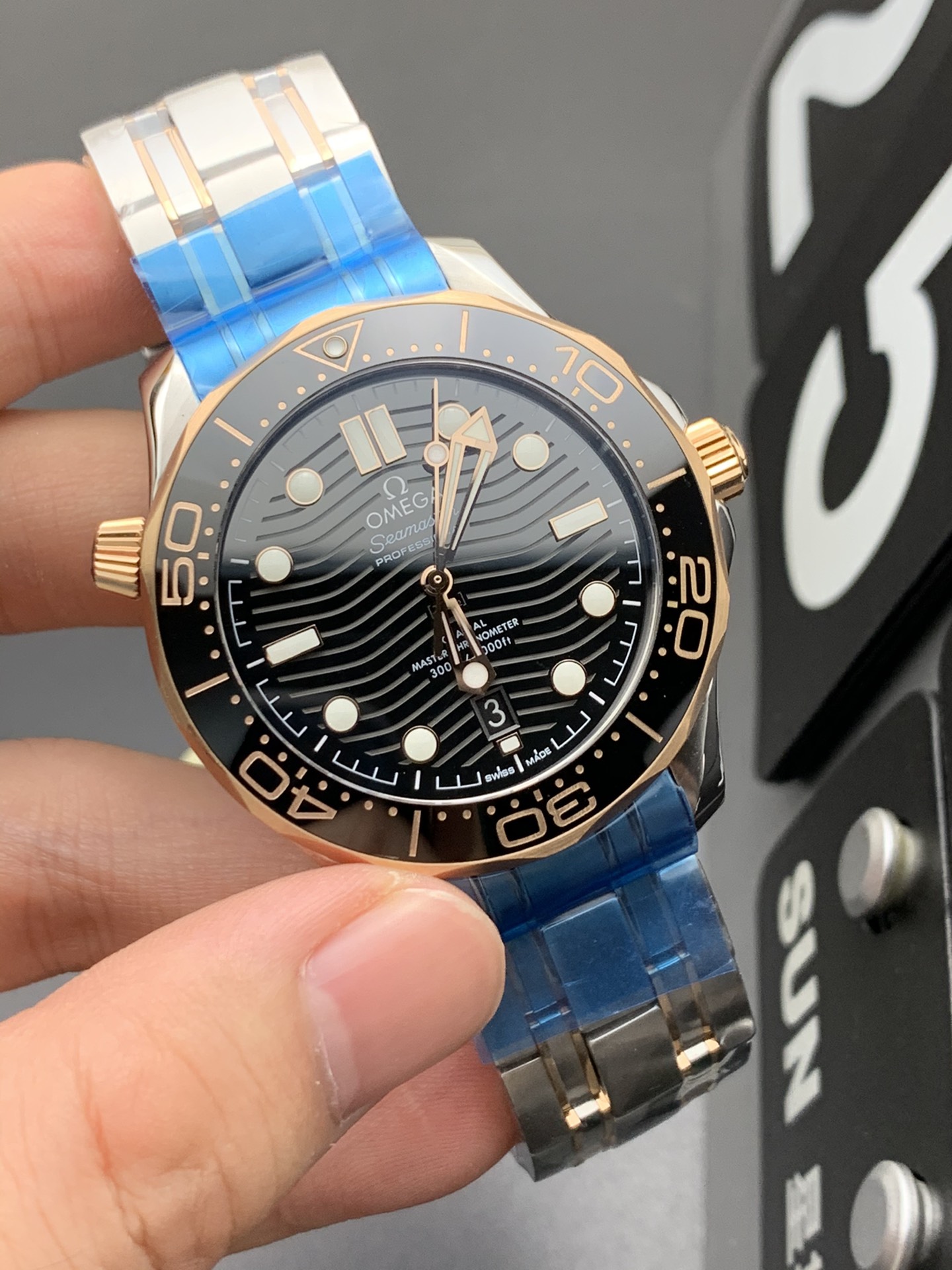 Omega 间玫瑰金海马