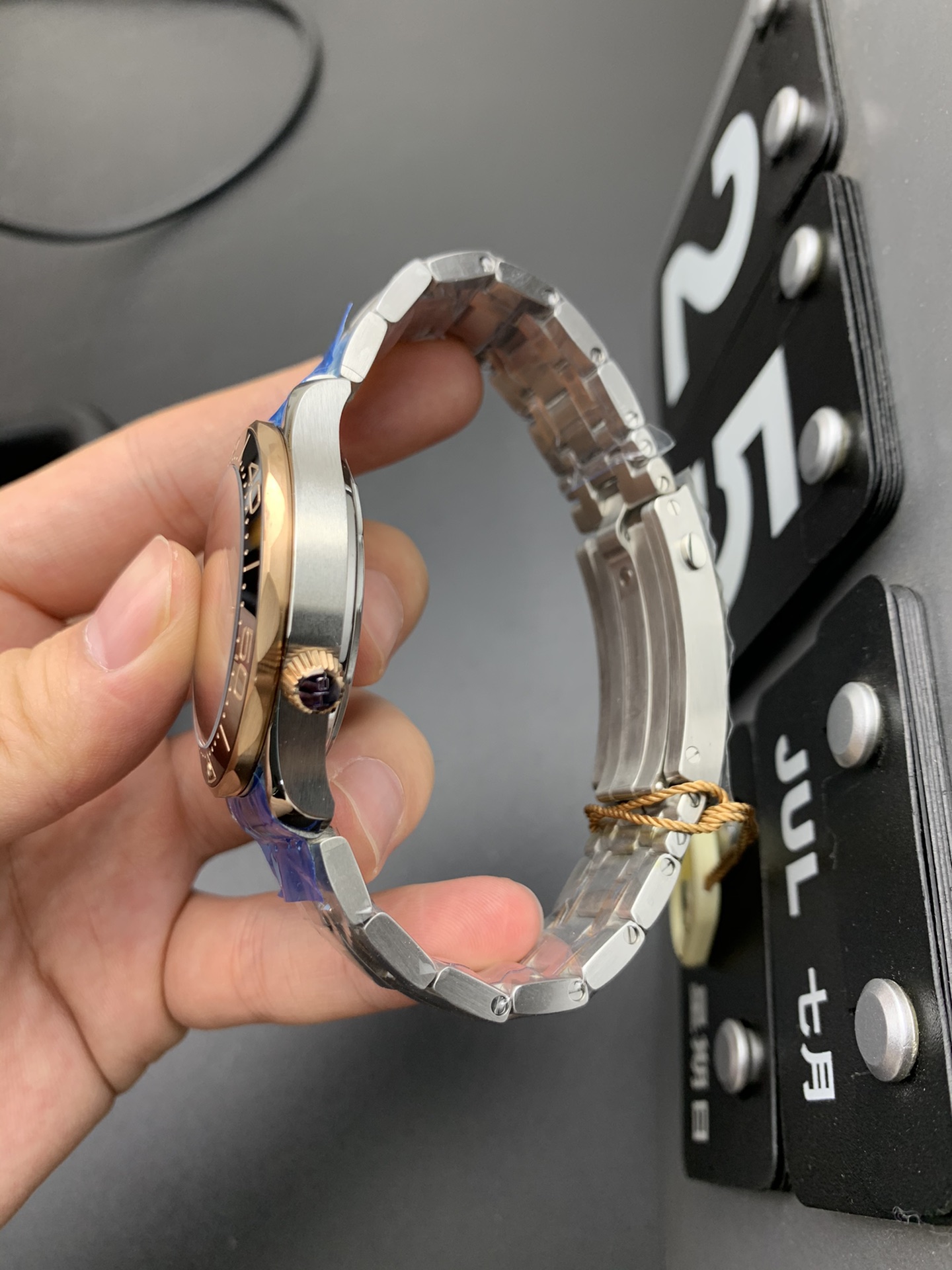 Omega 间玫瑰金海马