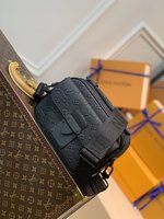 Louis Vuitton Buy
 Messenger Bags Black Taurillon M58489