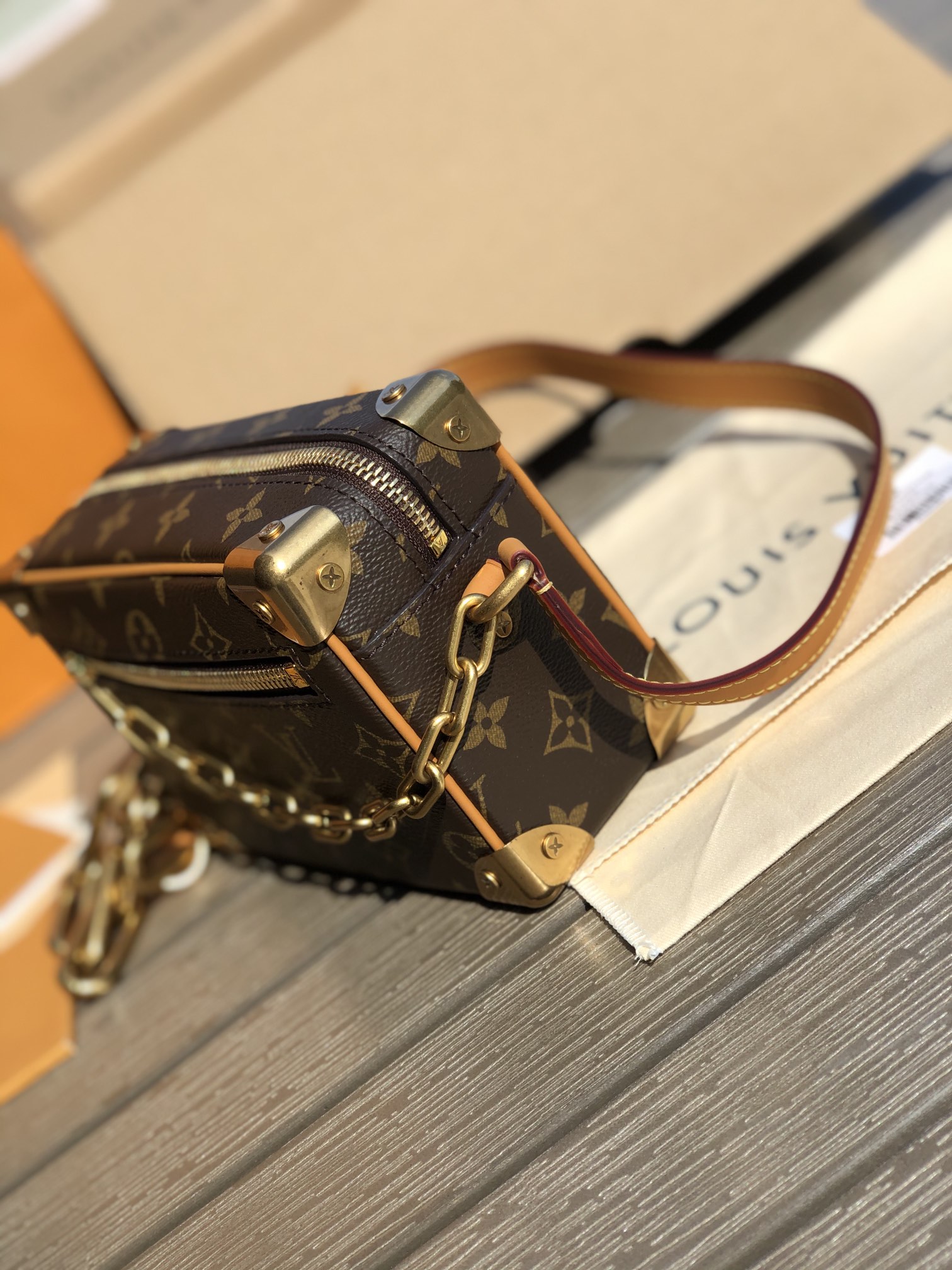 非市场普通货 进口皮料半钢五金 m68906尺寸：18.5×13×8cmLV海外渠道资源特供Mini S