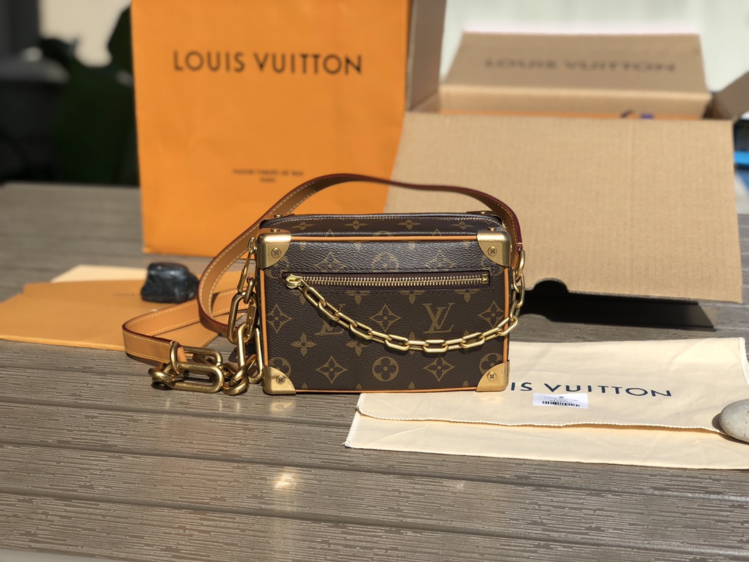 非市场普通货 进口皮料半钢五金 m68906尺寸：18.5×13×8cmLV海外渠道资源特供Mini S