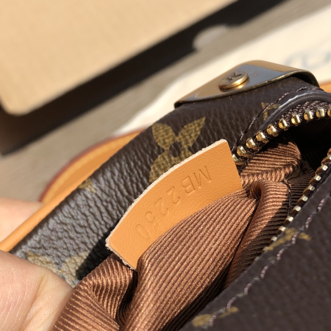 非市场普通货 进口皮料半钢五金 m68906尺寸：18.5×13×8cmLV海外渠道资源特供Mini S