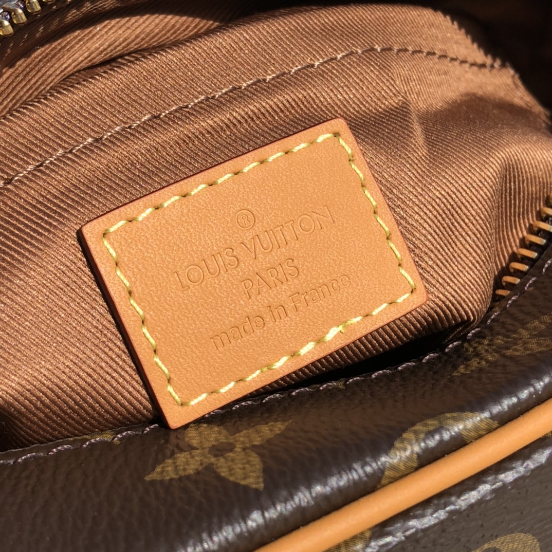 非市场普通货 进口皮料半钢五金 m68906尺寸：18.5×13×8cmLV海外渠道资源特供Mini S