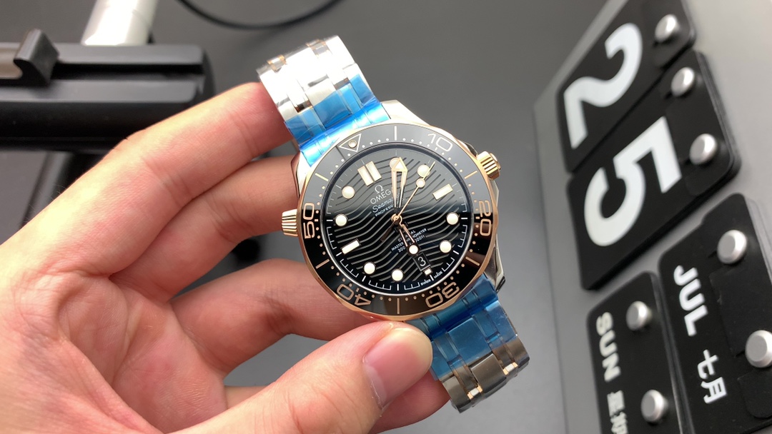 Omega 间玫瑰金海马