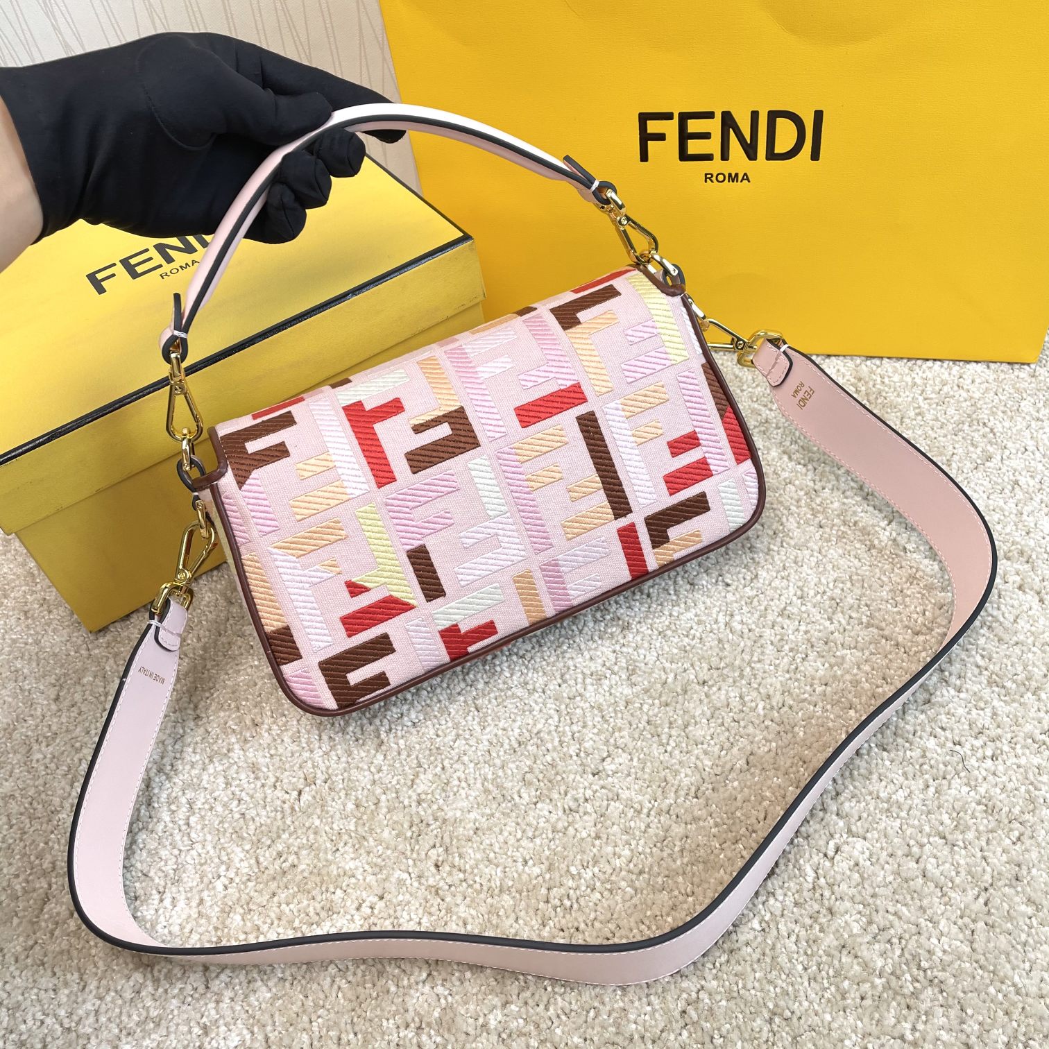 Fendi 名称： Mon Tresor 立体绣花法棍